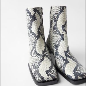 Zara NWT RARE luxury minimalist streetwear winter leather snake print ankle boot